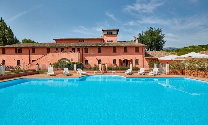 San Brizio Apartment | Lovely apartment for 4 people with pool, WIFI, TV, balcony and pets allowed, close to Spoleto
