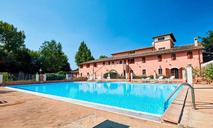 San Brizio Apartment | Lovely apartment for 5 people with pool, WIFI, TV, balcony and pets allowed, close to Spoleto