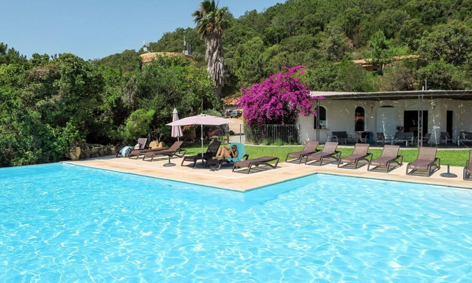 Favone House | Lovely apartment in villa for 6 people with A/C, pool, WIFI, TV, patio and pets allowed