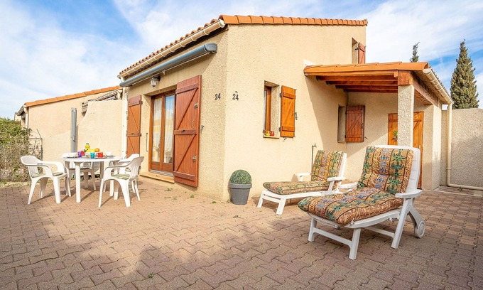 Sainte-Marie-la-Mer Apartment | Lovely apartment for 4 guests with WIFI, A/C, pool, TV and terrace