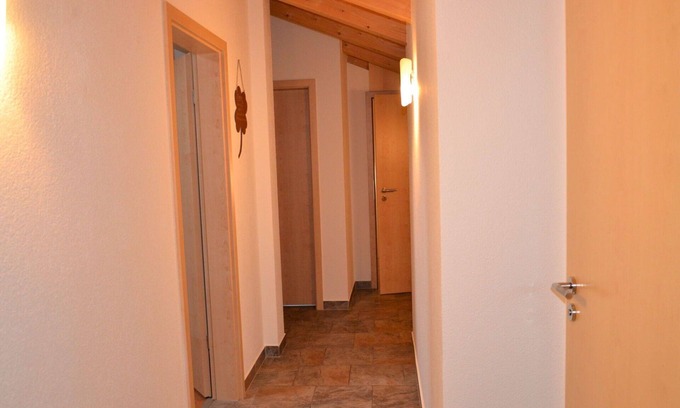 Sankt Anton am Arlberg Villa | Lovely apartment in villa for 5 guests with WIFI, TV, balcony and pets allowed