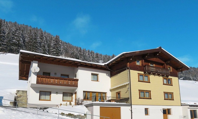 Kappl Villa | Lovely apartment in villa for 17 people with WIFI, TV and terrace