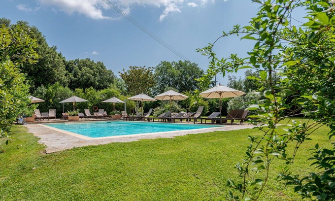 Poggi del Sasso Villa | Lovely apartment in villa for 2 guests with pool, A/C, WIFI, TV, patio and pets allowed