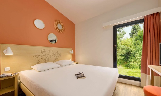 Hattigny House | Lovely apartment in villa for 4 people with WIFI, pool, TV and terrace