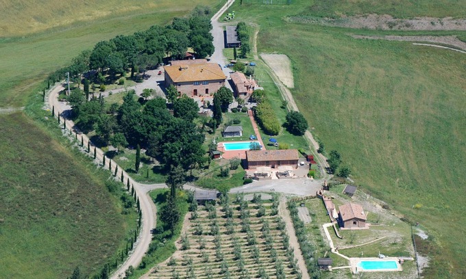 Peccioli Villa | Lovely apartment in villa for 3 guests with pool, WIFI and panoramic view