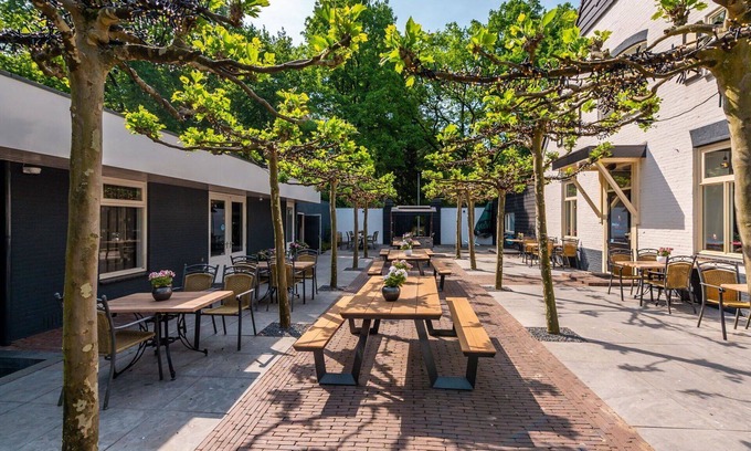 Noordoostelijk van Schaarsbergen House | Lovely apartment in villa for 6 guests with pool, WIFI, TV and terrace