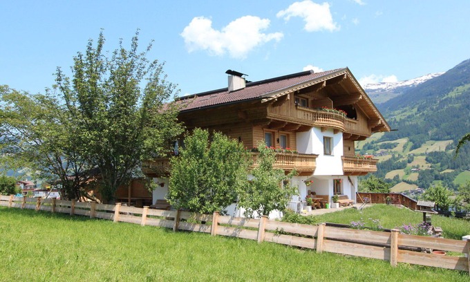 Fuegen Villa | Lovely apartment in villa for 2 people with WIFI, TV, terrace, pets allowed and panoramic view