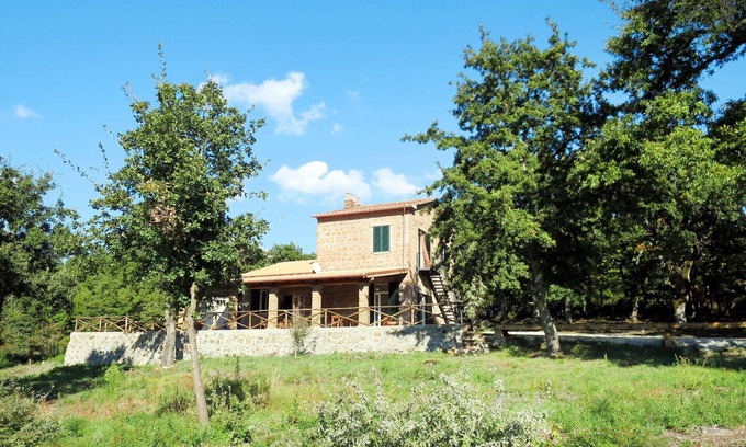 Bolsena Apartment | Lovely apartment for 5 guests with pool, WIFI, TV, patio and pets allowed