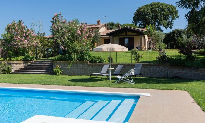 Bolsena Villa | Lovely apartment in villa for 6 people with pool, WIFI, TV and terrace