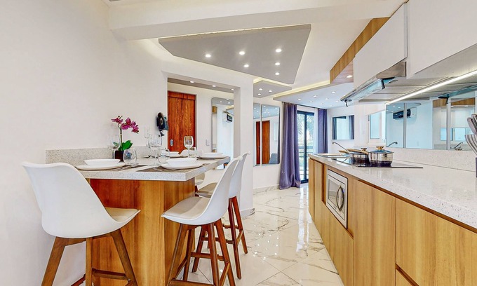 Downtown Cancun Hotel | Lovely apartment with pool, kitchenette, & ping pong