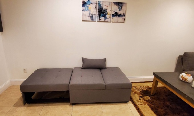 Elwood House | Lovely Basement with 2 Bedrooms and Kitchen