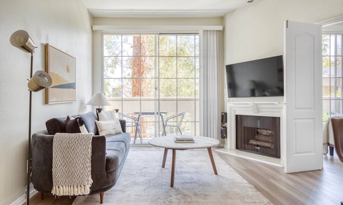 Beverly Grove Apartment | Lovely Beverly Hills 1BR near the Grove & Rodeo Drive, by Blueground
