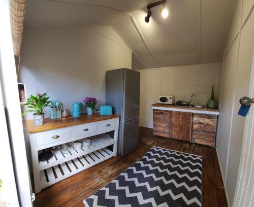 Sunnydale Apartment | Lovely Cabin with private garden