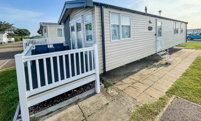 Caister-on-Sea House | Lovely caravan with decking at Caister Haven, nearby the beach ref 30041R