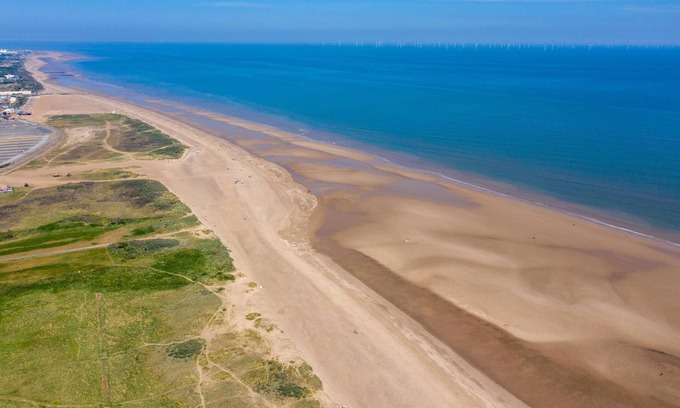 Ingoldmells House | Lovely caravan with decking at Coral Beach Park in Lincolnshire ref 77001C