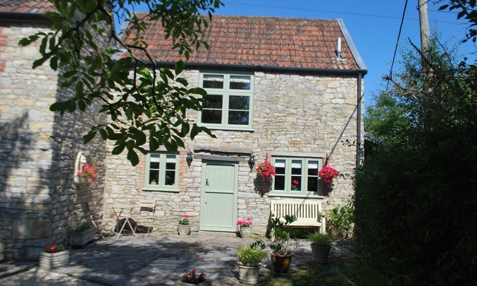 Wells Cottage | Lovely Character Cottage With Stunning Countryside Walks