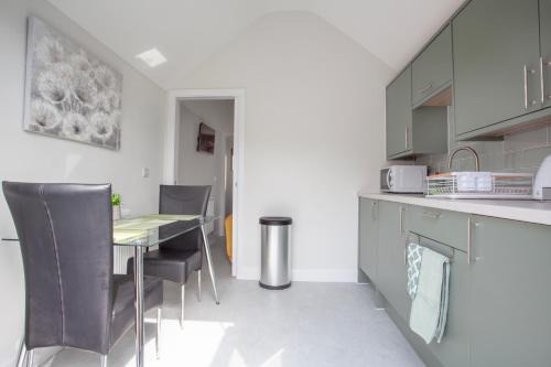 New Forest District Apartment | Lovely & Charming Studio with Parking In New Forest - Brand New!
