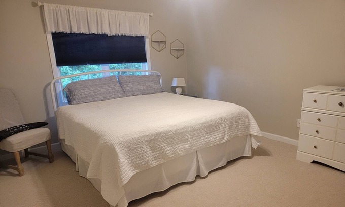 St. James Condo | Lovely Condo with Pool Access- 15 minutes from the Beach!