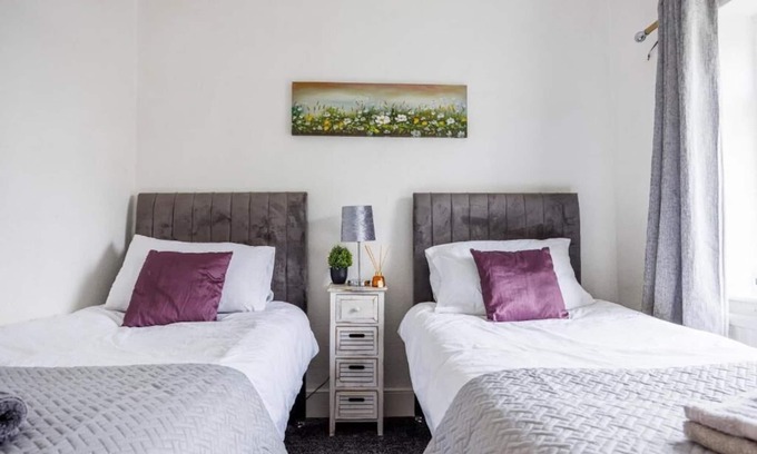 Southend-on-Sea Apartment | Lovely & Cozy 2BR Excellent Location w/WiFi & Netflix by Everhome Ltd