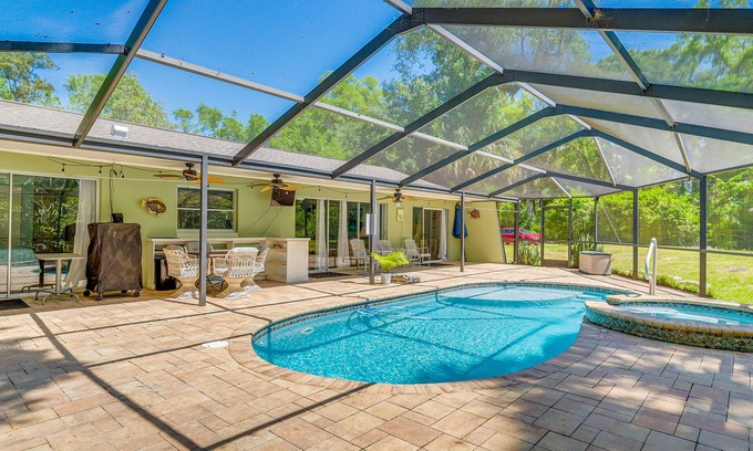 Crystal River House | Lovely Crystal River Home w/Lanai & Pool!