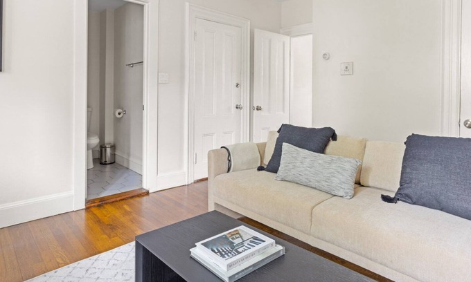 Dorchester Apartment | Lovely Dorchester 1BR, by Savin Hill T, by Blueground