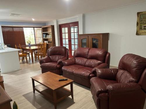 Canning Vale House | lovely double room share bathroom and kitchen
