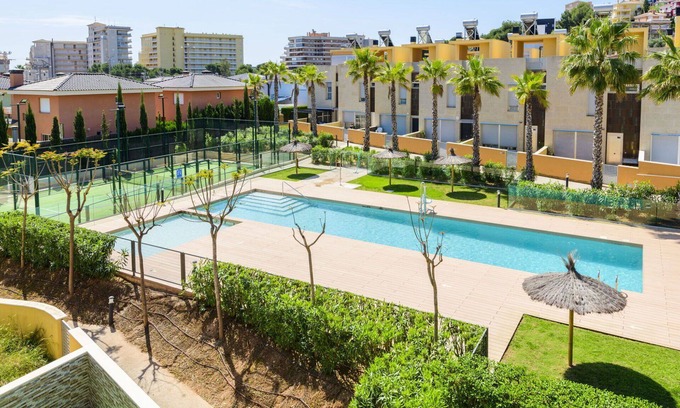 Oropesa del Mar Apartment | Lovely apartment for 8 people with A/C, pool, WIFI, TV and terrace