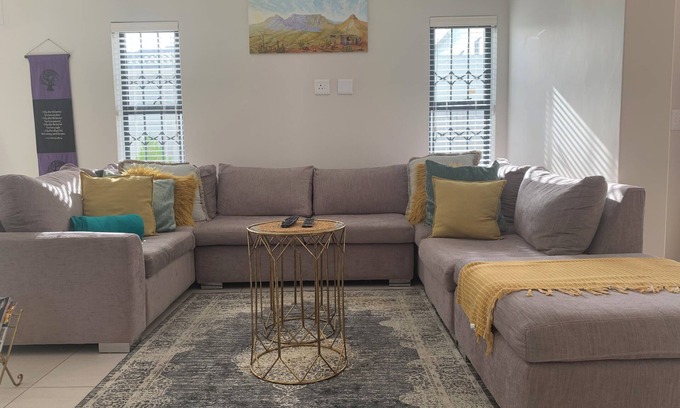Bloubergstrand House | Lovely family friendly 4-bedroom house in Bloubergstrand, Cape Town