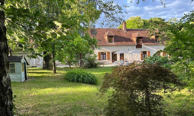 Pellevoisin House | Lovely farmhouse - 3 bedrooms - wifi - garden - fireplace