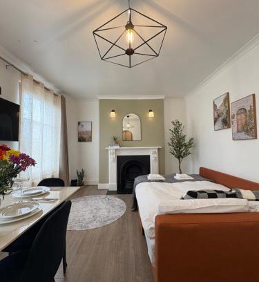 Highbury West Apartment | Lovely Flat by Emirates - 5 mins to Kings Cross St Pancras