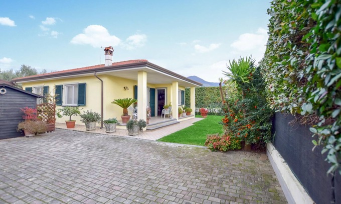 Camaiore House | Lovely home in Capezzano with kitchen