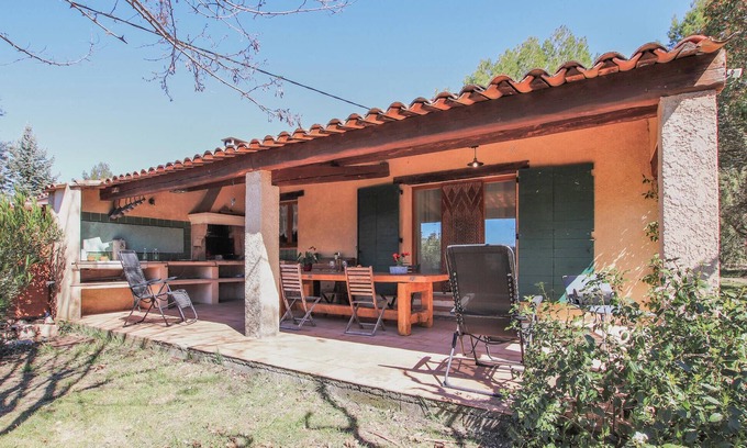 Fox-Amphoux House | Lovely home in Fox Amphoux with kitchen