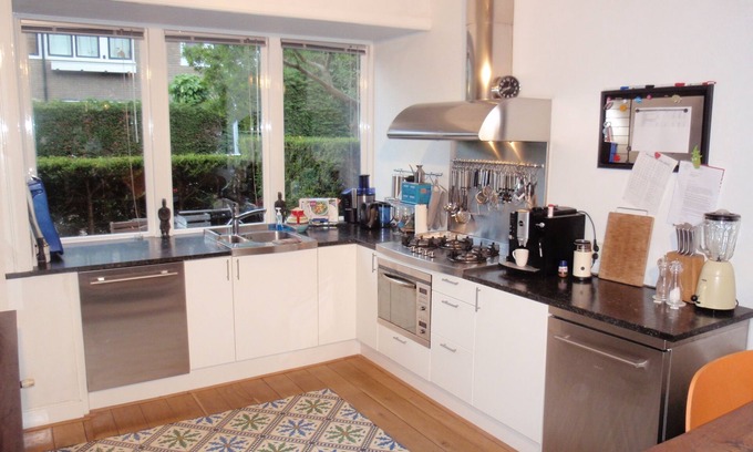 Haarlem House | Lovely house near beach, city and train station.