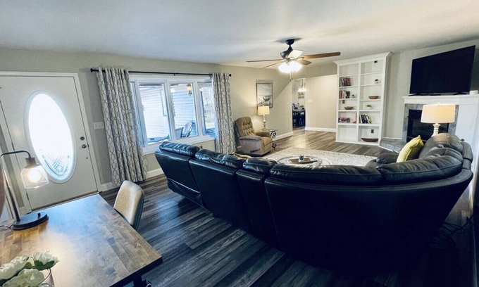 Gilbertsville House | Lovely KY Lake Home w/Fire Pit & Dock
