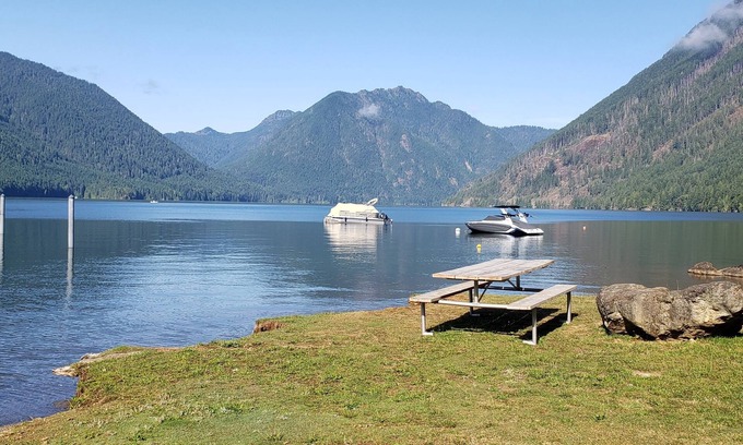 Hoodsport House | Lovely Lake Cushman, Dog Friendly Home One Minute from the Lake!