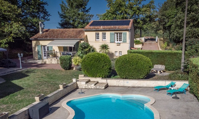 Fumel House | Lovely luxurious gite with large garden and private pool!
