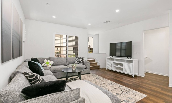 Cypress Village Condo | Lovely, Modern Condo in Irvine, 3br/3.5ba