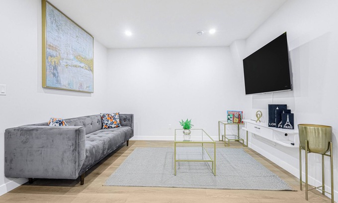 Calgary Apartment | Lovely new 2 bedroom apartment.15 mins to Airport