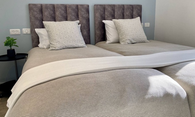 Nachlaot Apartment | Lovely New Private Duplex in Prime City Center - Kosher
