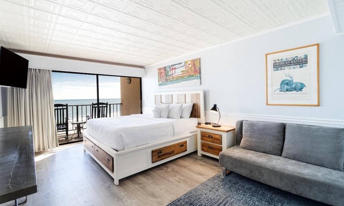 Litchfield by the Sea Hotel | Lovely Oceanfront King Room 5th Flr