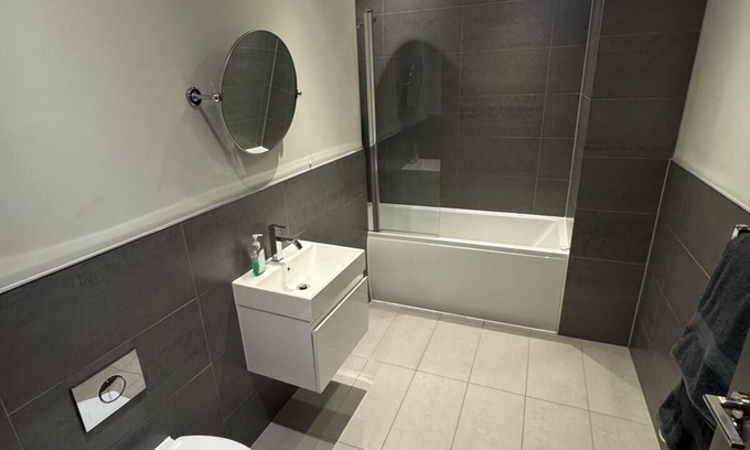 Brentwood Apartment | Lovely One Bed Flat & Parking Heart of Brentwood, Close to Station & High Street