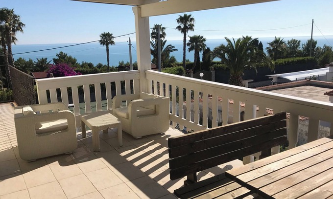Defensola Condo | Lovely one-bedroom apartment with sea view on the 2nd floor - Porto Greco