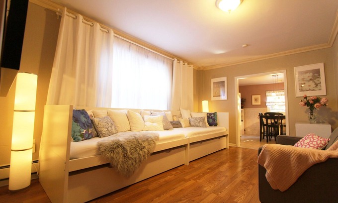 North Ironbound Apartment | Lovely Private 2 bedroom Apartment near Pru Center and train to NYC
