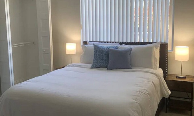 Harbor Village Apartment | Lovely, Quiet 2 bed, 1 Bath Fort Lauderdale, Fl