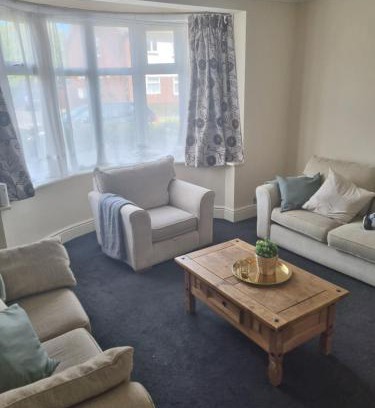 Chadwell Apartment | Lovely residential home 2 bed apartments