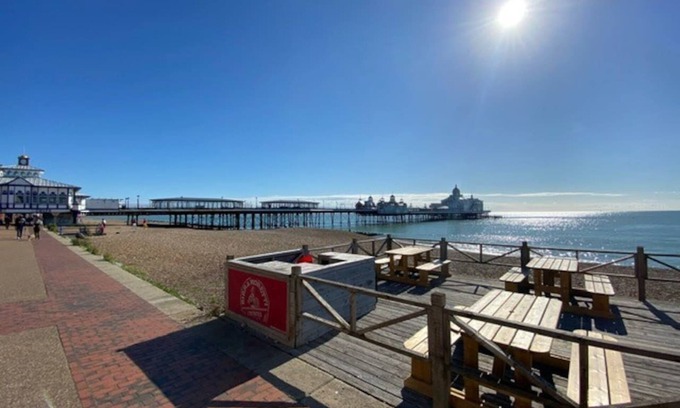 Eastbourne Seafront Apartment | Lovely Seaside Apartment in Central Eastbourne