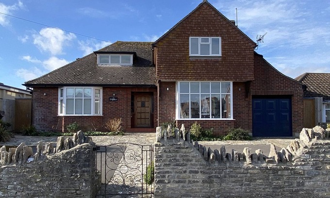 Swanage Ski Chalet | Lovely seaside chalet with just a 2 minute walk to the beach!