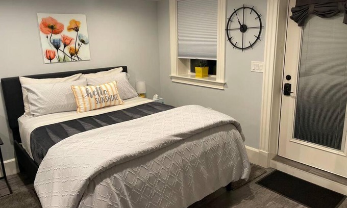 Wellesley Apartment | Lovely studio walk to Wellesley and Babson College