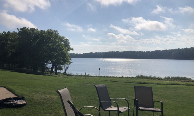 Danbury House | Lovely townhouse on peaceful Birch Island Lake with access to golf