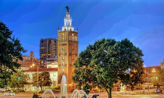 West Plaza Apartment | Lovely Two bed Two bath blocks away from Plaza and Westport!